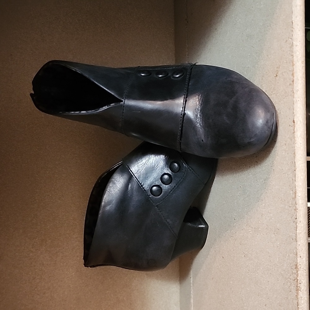 Women's leather shoes